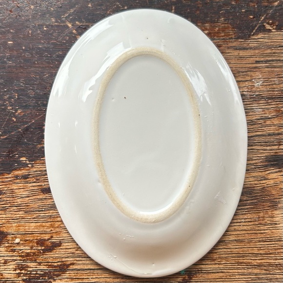 Beatrice Potter Oval Soap Dish with Rabbit Illustration - Picture 2 of 3